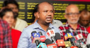 News Room : විශ්රාම වයස නැංවීම විනිසුරුවරුන්ට අල්ලස් දීමක්… විධායකය අධිකරණයට ඇඟිලි ගැසීමක්… ජේසුතුමා මැරුවෙත් විධායකය නඩු අහලා..! – නුවන් බෝපගේ… ~