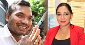 News Room : නාමල් තව හිරවෙයි… නාමල් රාජපක්ෂට රු. මිලියන 70ක අල්ලසක් දුන් බවට ක්රිෂ් සමාගමේ අධ්යක්ෂිකාව අත්අඩංගුවට! ~