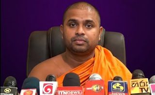 News Room : පිස්සුකුට්ටි නාමල්ගේ බිරිදව විකුණගෙන කන්න එපා... පිස්සුකුට්ටිගේ
