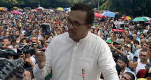 News Room : සජබ විරෝධතාව දැකපු සුනිල් හඳුන්ට ඇමති ධූරය අමතක වෙයි! විපක්ෂෙට ගිහින් විරෝධතා ගැන ටියුෂන් දෙන්න ආසාවක් ඇවිත්! ~