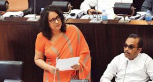 News Room : හෙට හවසට පාර්ලිමේන්තුවේදී බලය පෙන්වීමට අගමැතිනිය සැරසේ! ~