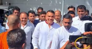 News Room : ‘නාමල් අද ගන්නවා… රතිඤ්ඤා දාන්න, බැනර් ගහන්න’ කියා රට පුරා පණිවුඩ යවලා! ~