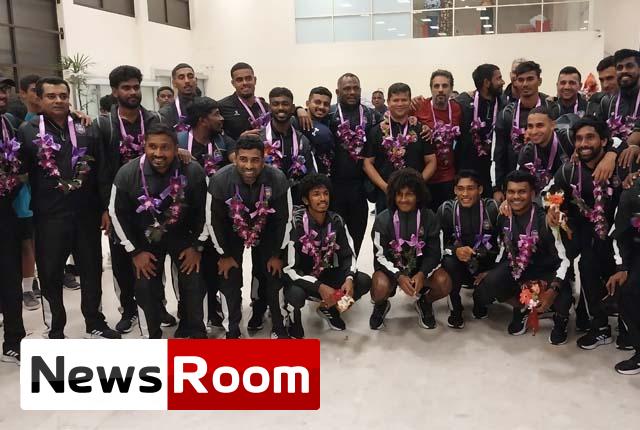 News-Room-ජයග්x200dරාහී-ශ්x200dරී-ලංකා-පාපන්දු-කණ්ඩායම-කටුනායකට.jpg