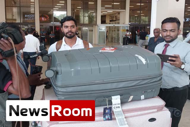 News-Room-ශ්x200dරී-ලංකා-ක්x200dරිකට්-කණ්ඩායම-දිවයිනට-පැමිණෙයි.jpg