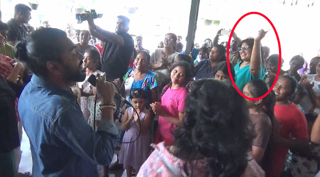 News-Room-මාලිමා-මන්තx200d්x200dරීනි-අවතැන්-කදවුරක-නටයි-ගයයි.jpg