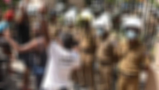 News-Room-ලයිෂන්-නැති-හොර-වාහනය-නැවතුවැයි-මාලිමා-ලොක්කෙක්.jpg