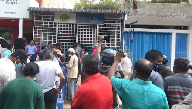 News-Room-ගෑස්-හිගය-තව-දුරටත්-එන-ගෑස්-ලොරිය.jpg