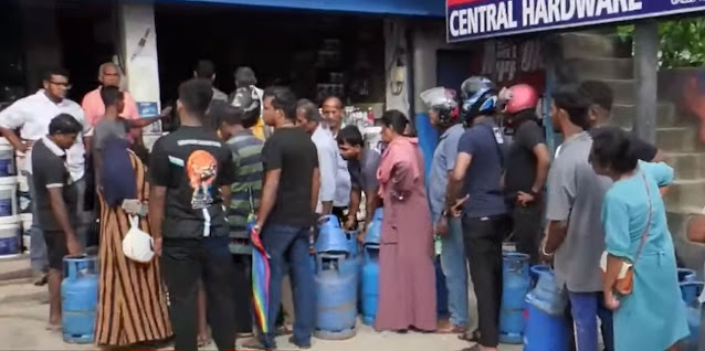 News-Room-ගෑස්-හිගයක්-තැන-තැන-දිගු-පෝලිම්.jpg