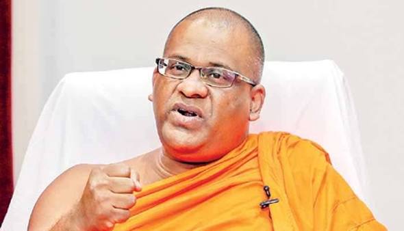News Room : Breaking:ඥානසාර හිමියන්ට හිටපු ජනපති මෛත්රී දුන් පොදු