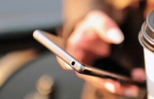 News Room : Mobile phone users can retain numbers after network switch