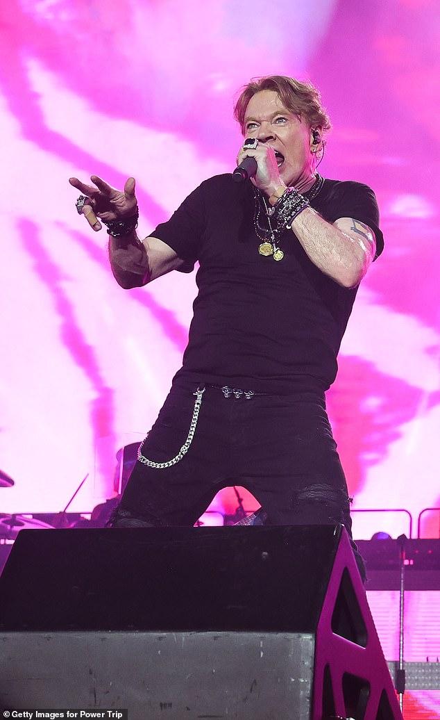News Room : Axl Rose breaks silence after going ballistic