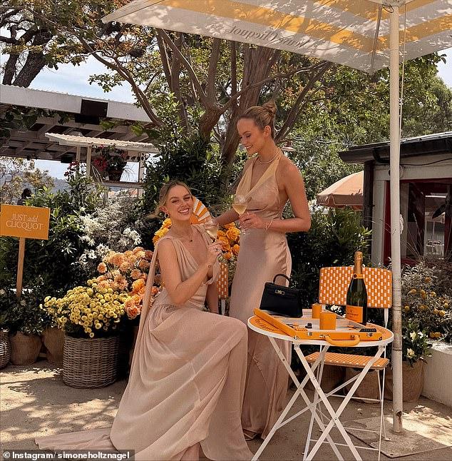 News Room : Twinning! Australia's hottest sisters Simone and Madeline