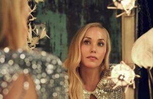 News Room : Elizabeth Berkley, 53, marks Showgirls’ 30th anniversary… after stripper film ruined her career