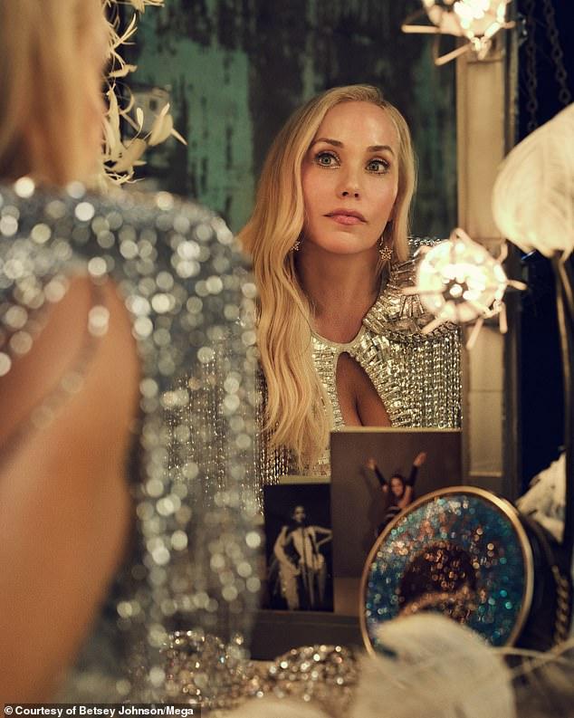 News Room : Elizabeth Berkley, 53, marks Showgirls' 30th anniversary…