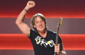 News Room : Keith Urban shocks crowd with first TV performance since Nicole Kidman split at CMA Awards