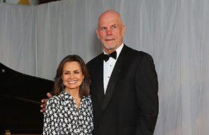 News Room : Lisa Wilkinson and Peter FitzSimons downsize to $16.5million luxury ‘Castle’ – just days after selling lavish Sydney mansion
