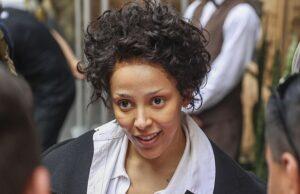 News Room : Guess who? US singer has fans doing a double take as she arrives in Sydney looking VERY different