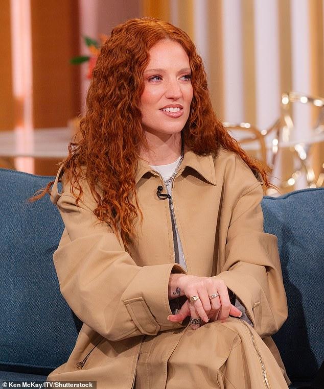 News Room : Jess Glynne 'quits' Jay-Z's Roc Nation management company