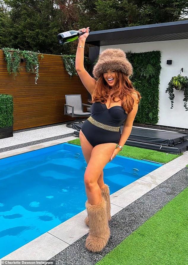 News Room : Charlotte Dawson shows off her incredible two
