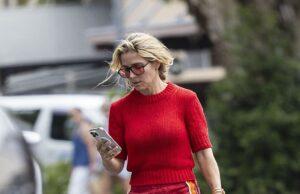 News Room : Elsa Pataky puts on a leggy display in monochrome look as she returns to her Byron Bay home solo while husband Chris Hemsworth promotes new film overseas