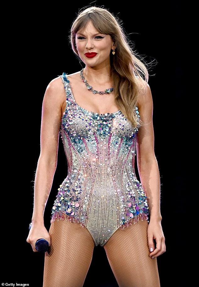 News Room : Taylor Swift makes surprise appearance in snowy