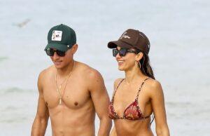 News Room : Bikini-clad Jessica Alba, 44, packs on the PDA with toyboy Danny Ramirez, 33, after finalizing divorce