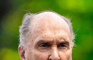 News Room : Robert Duvall is remembered by his Godfather co-stars Robert De Niro and Al Pacino as celebrity tributes pour in