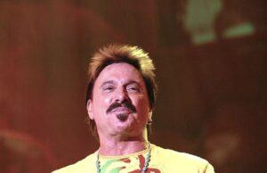 News Room : Three Dog Night co-founder Chuck Negron has died at 83