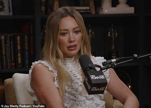 News Room : Hilary Duff breaks down in tears as