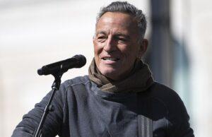 News Room : Trump critic Bruce Springsteen, 75, fires up crowd at Minneapolis No Kings rally as he leads stars at protests