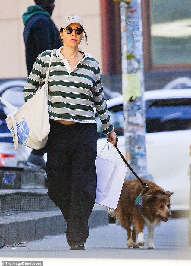 News Room : Aubrey Plaza, 41, flaunts growing baby bump