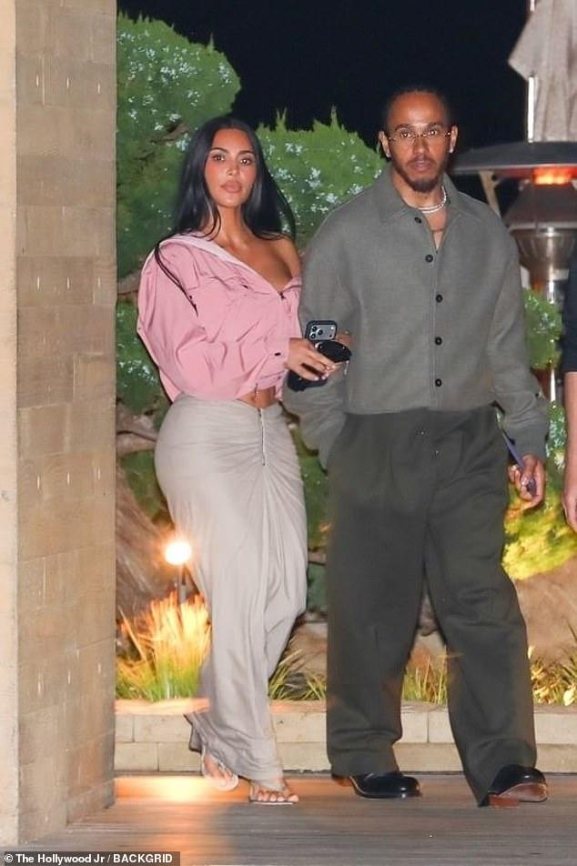 News Room : Kim Kardashian looks smitten as she enjoys