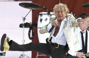 News Room : Rod Stewart, 81, proves he is as flexible as ever while showing off his high kicks on stage in New Orleans