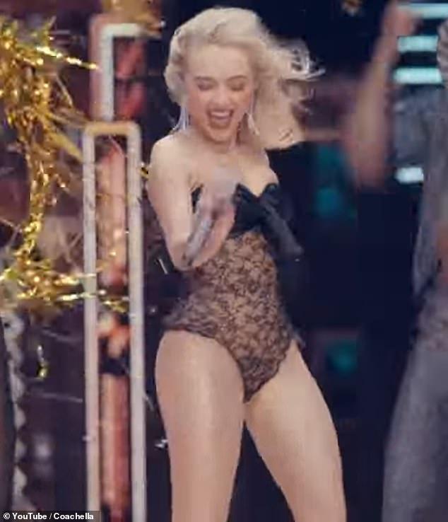 News Room : Sabrina Carpenter rocks sizzling NUDE look at