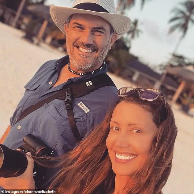 News Room : Shannon Elizabeth, 52, finalizes divorce from Simon