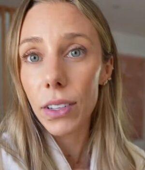 News Room Influencer slammed for listing her pink couch