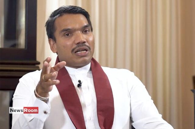 News Room : President and Namal Rajapaksa on Same Flight