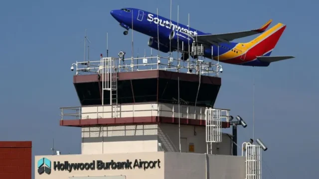 News Room : Southwest flight plummets, injuring flight attendants
