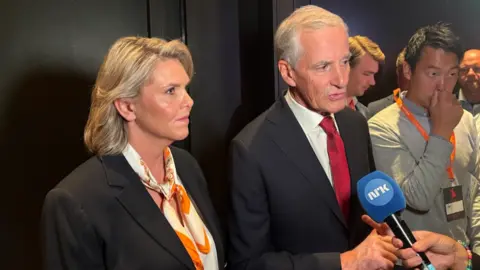 News Room : Tight vote in Norway to decide whether