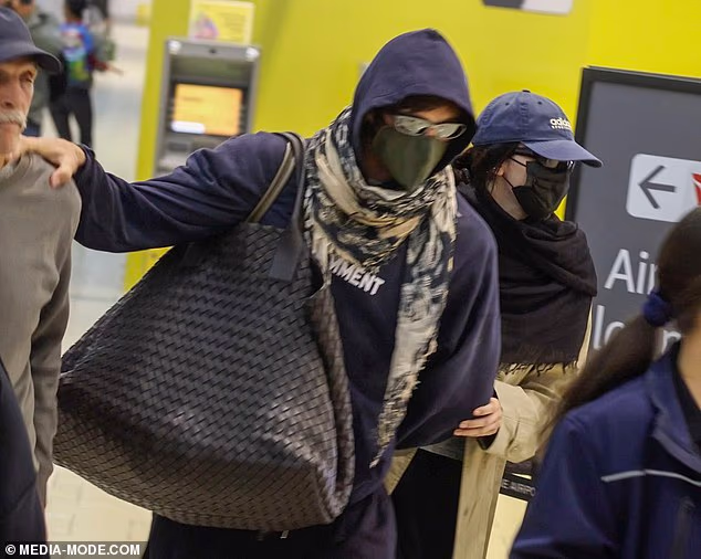 News Room : Accessories worth a staggering $30,000 give away Jacob Elordi and Kendall Jenner’s identities as A-list couple attempt to go incognito at Brisbane Airport