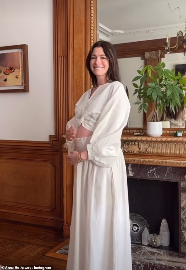 News Room : Inside Anne Hathaway's incredible comeback as pregnant