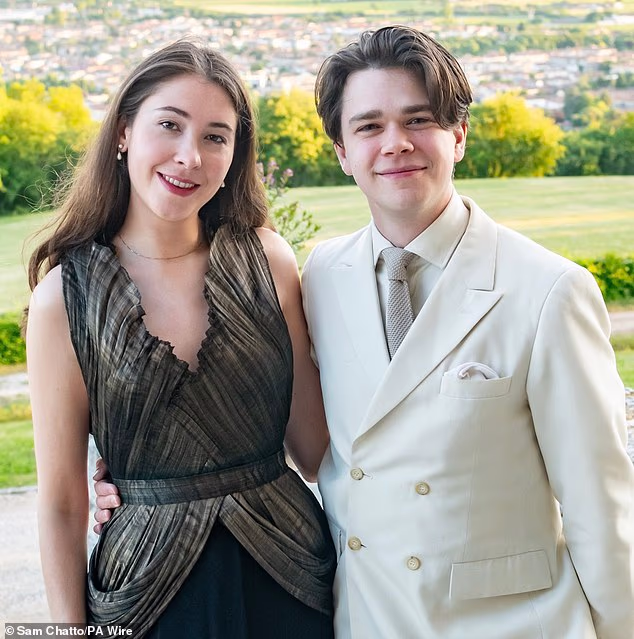 News Room : A porcelain proposal for baby-faced royal Sam