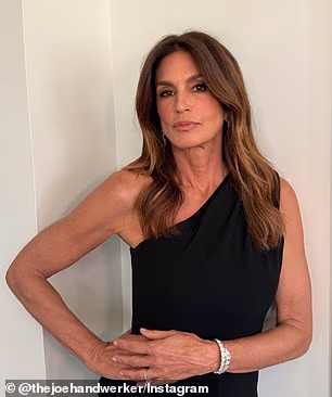 News Room : Cindy Crawford and lookalike daughter Kaia Gerber