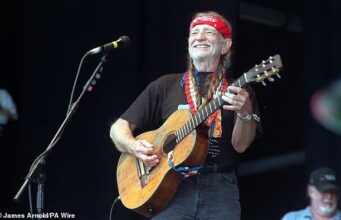 News Room Country icon Willie Nelson 93 rallies tiny