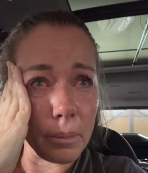 News Room Kendra Wilkinson breaks down in tears after