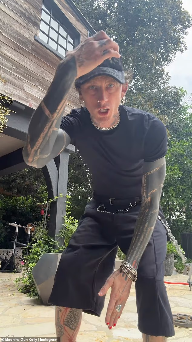 News Room : Machine Gun Kelly brutally roasts Conor McGregor