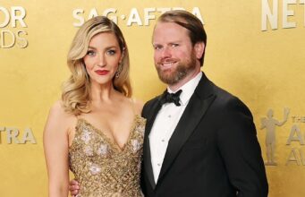 News Room The Bear star Abby Elliott files for